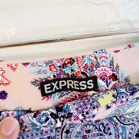 Express Paisley Print Shorts - Picture 4 of 5